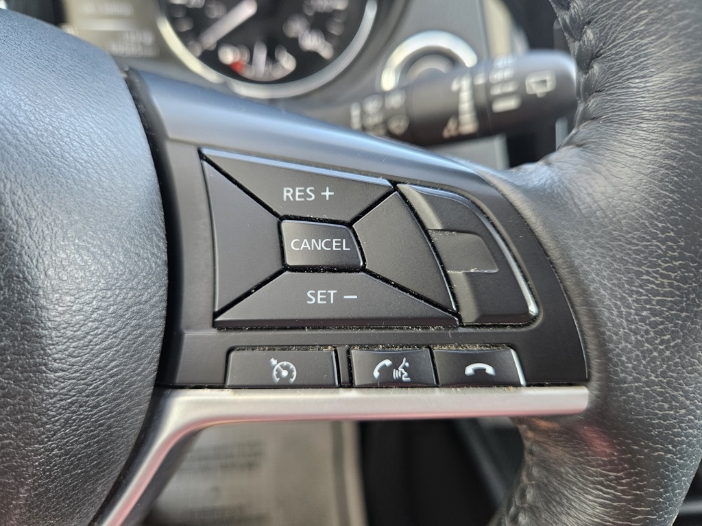 2017 Nissan Rogue SV photo 22