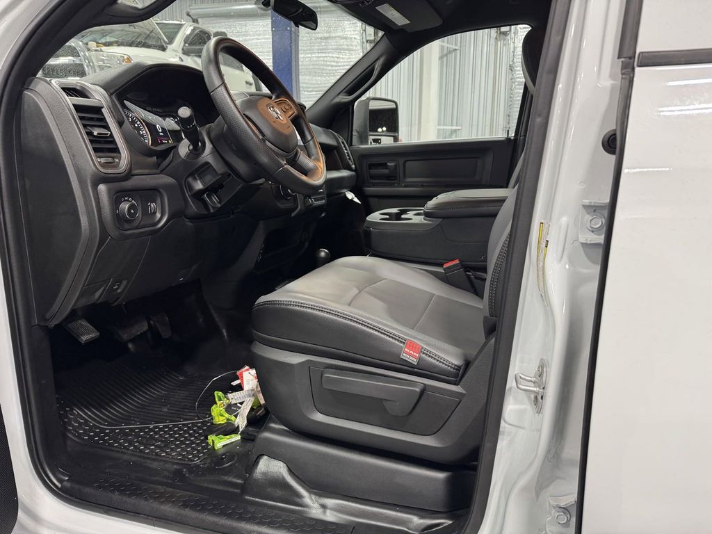 2024 Ram 3500 Tradesman photo 3
