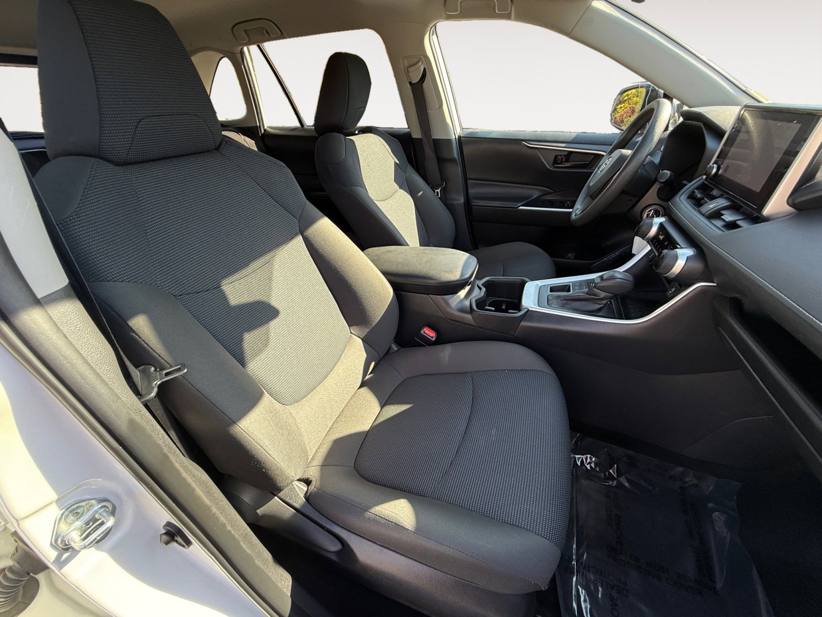 2024 Toyota RAV4 LE photo 18