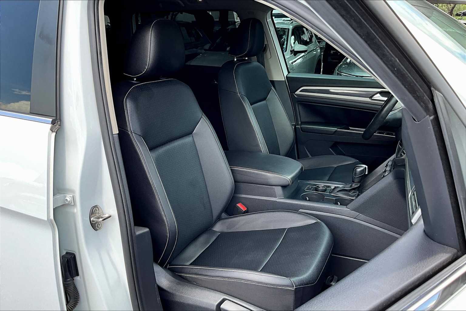 2021 Volkswagen Atlas SE Technology R-Line photo 7