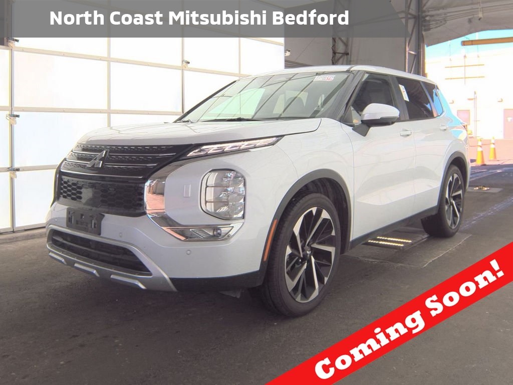2024 Mitsubishi Outlander SE's photo