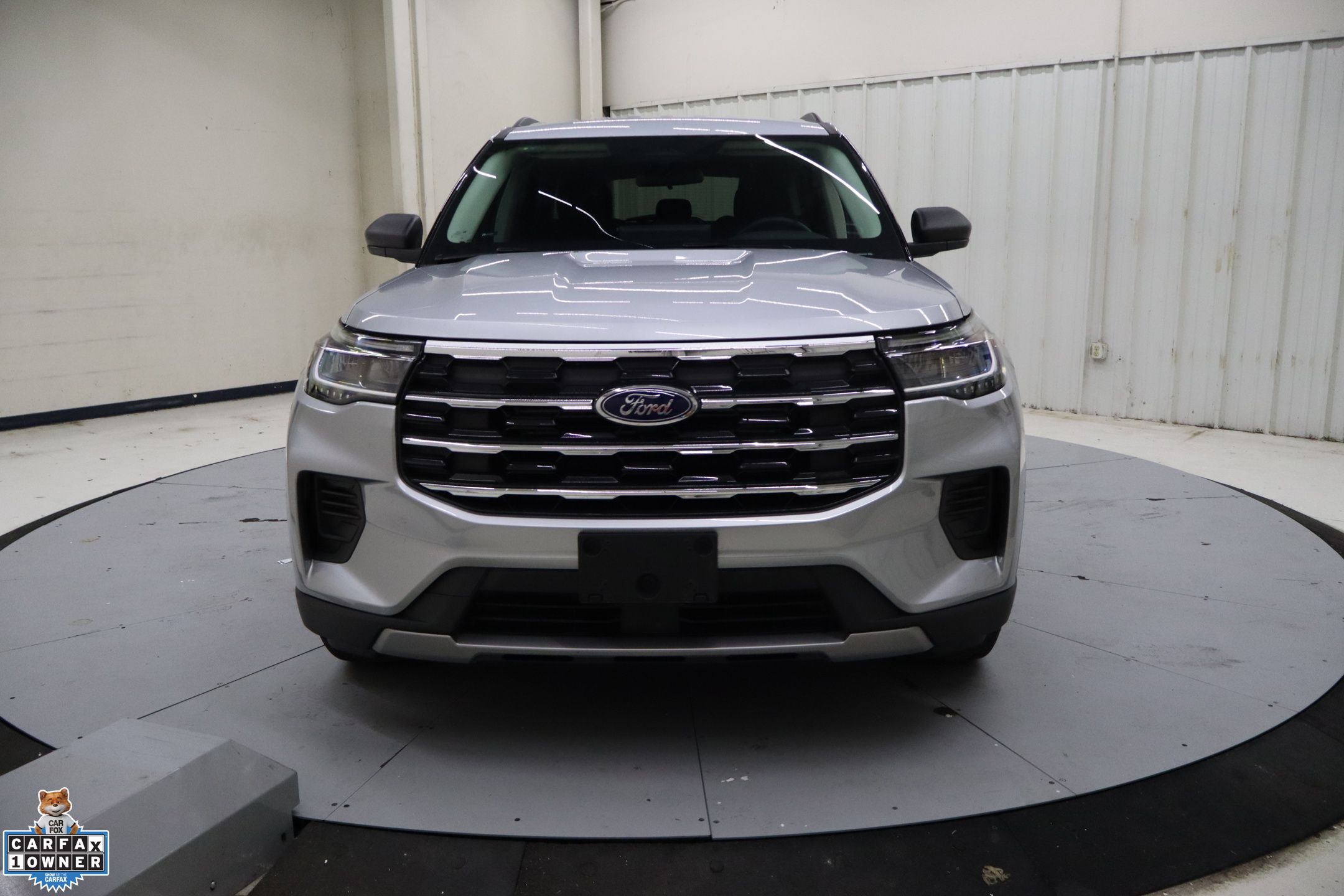 2025 Ford Explorer photo 9