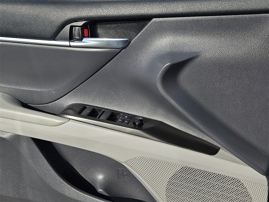 2022 Toyota Camry LE photo 18
