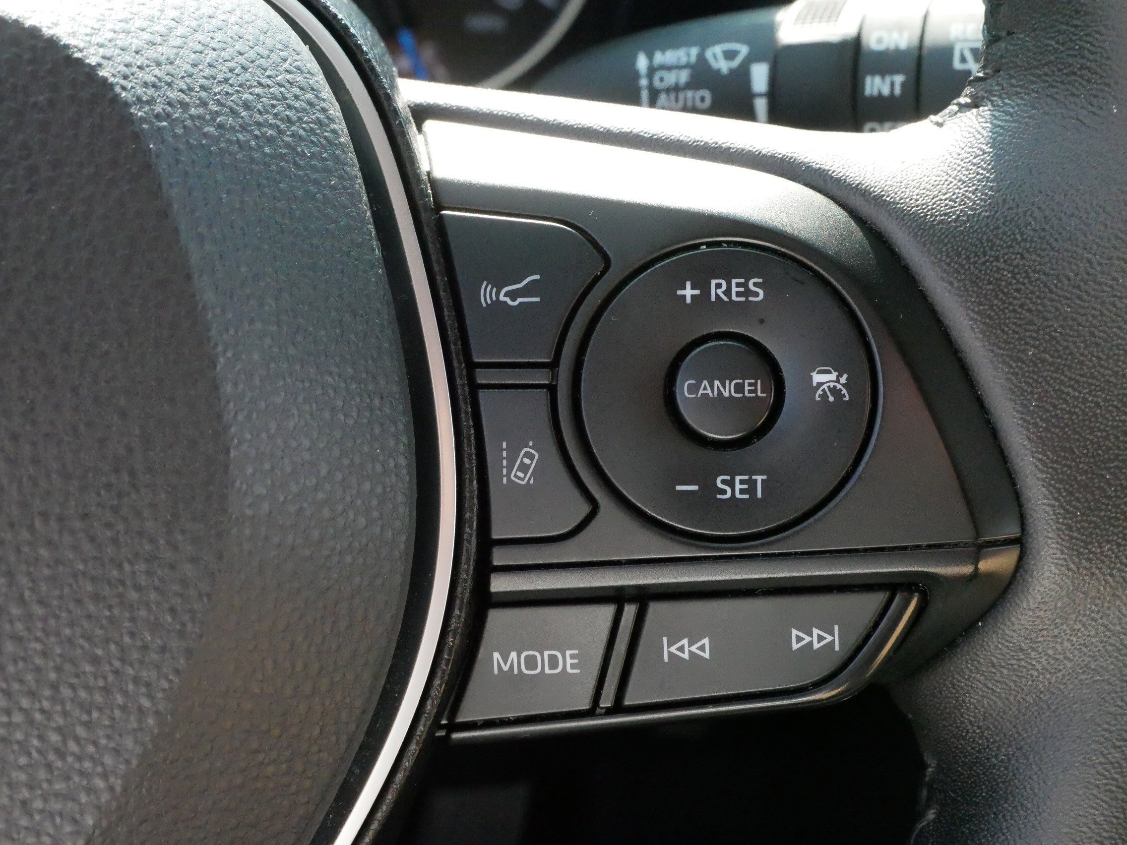 2022 Toyota RAV4 Hybrid XLE photo 22