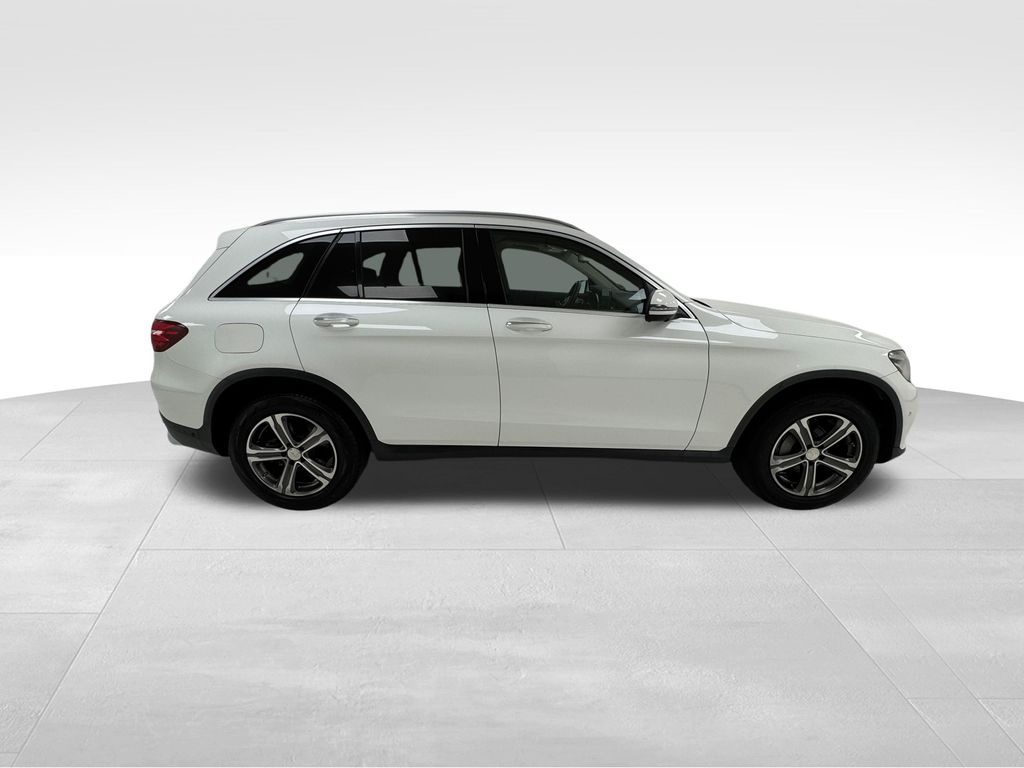 2017 Mercedes Benz GLC 300 4MATIC photo 9