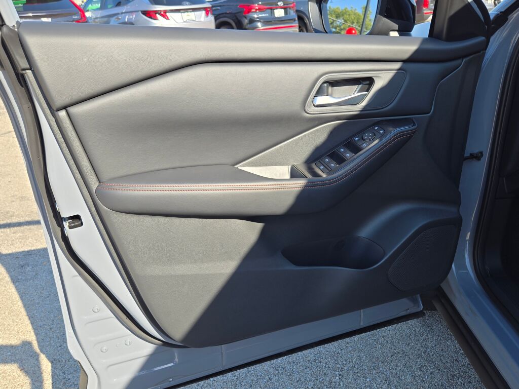 2026 Nissan Rogue SV photo 20