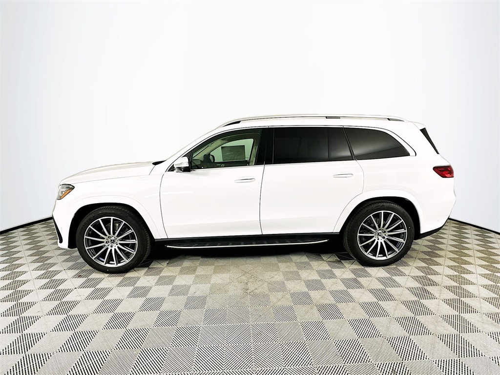 2026 Mercedes Benz GLS 450 4MATIC photo 2