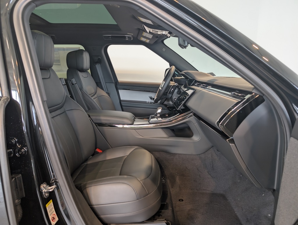 2025 Land Rover Range Rover Sport SE photo 25
