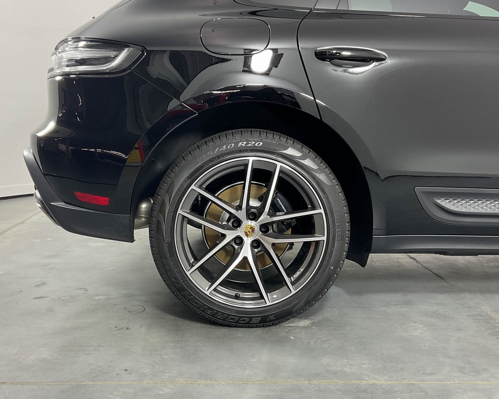 2026 Porsche Macan T photo 11
