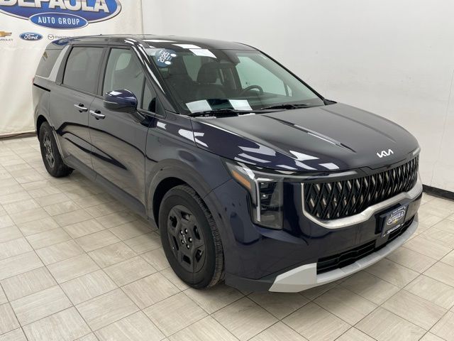 2025 Kia Carnival LXS's photo