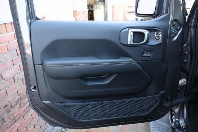 2025 Jeep Wrangler Sahara photo 7
