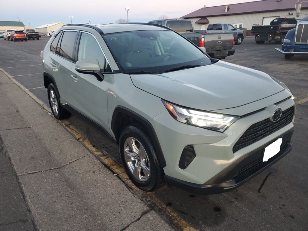 2023 Toyota RAV4 XLE photo 2