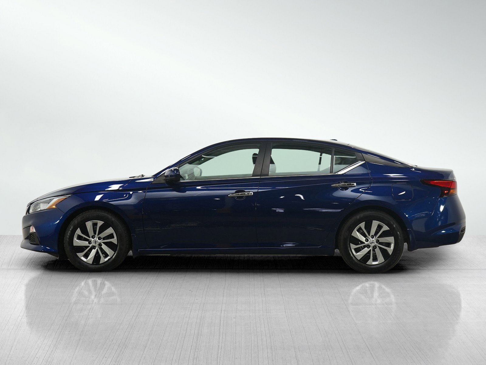 Used 2019 Nissan Altima S with VIN 1N4BL4BV6KC174405 for sale in Burnsville, Minnesota