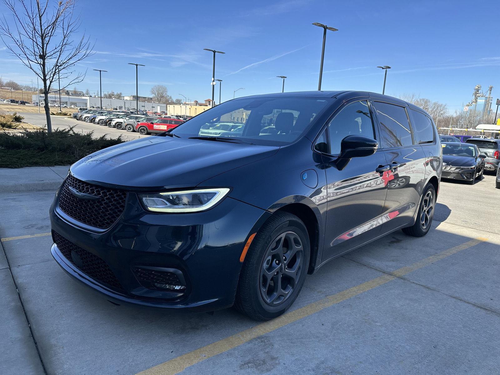 2022 Chrysler Pacifica Hybrid Touring L