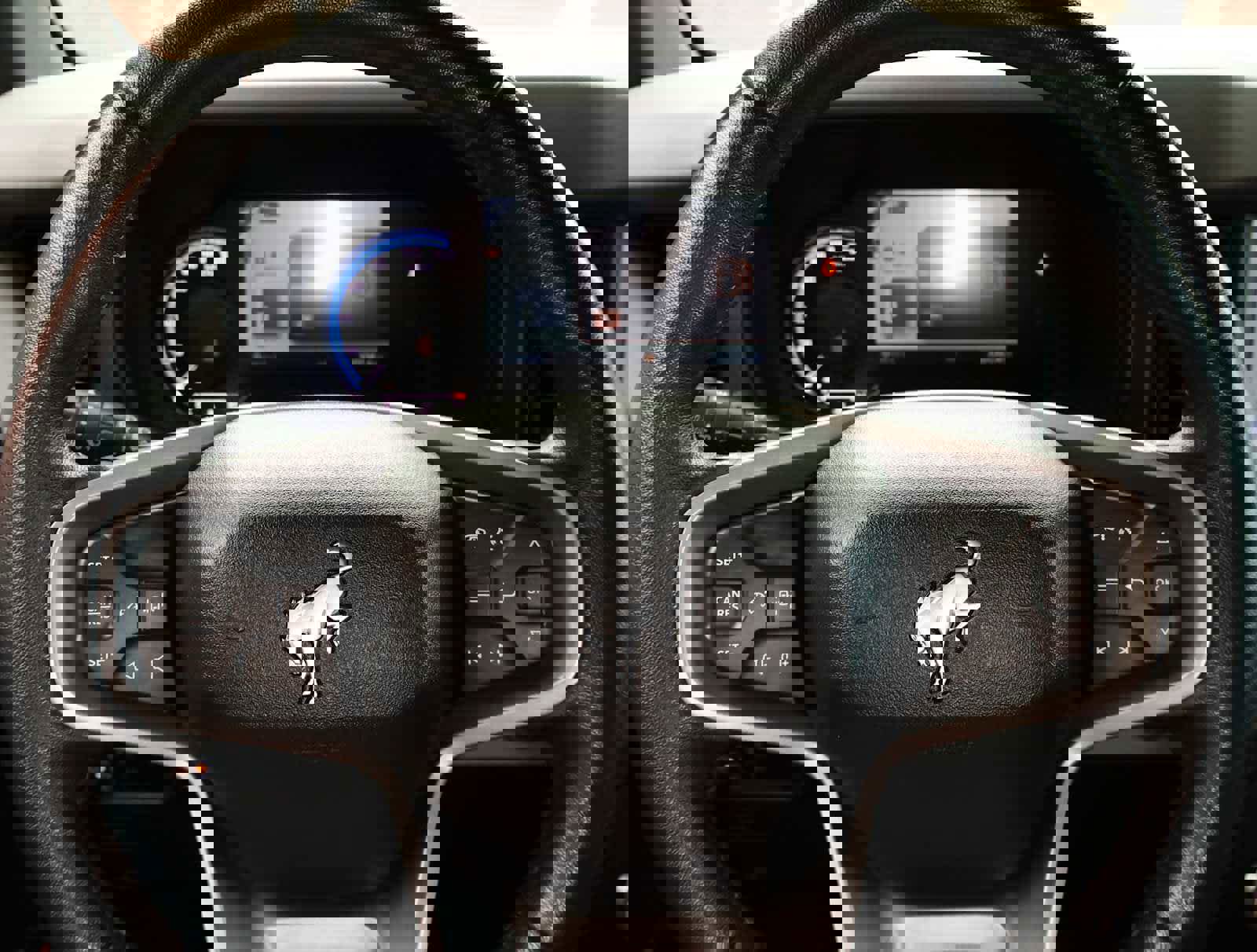 2023 Ford Bronco Base photo 9