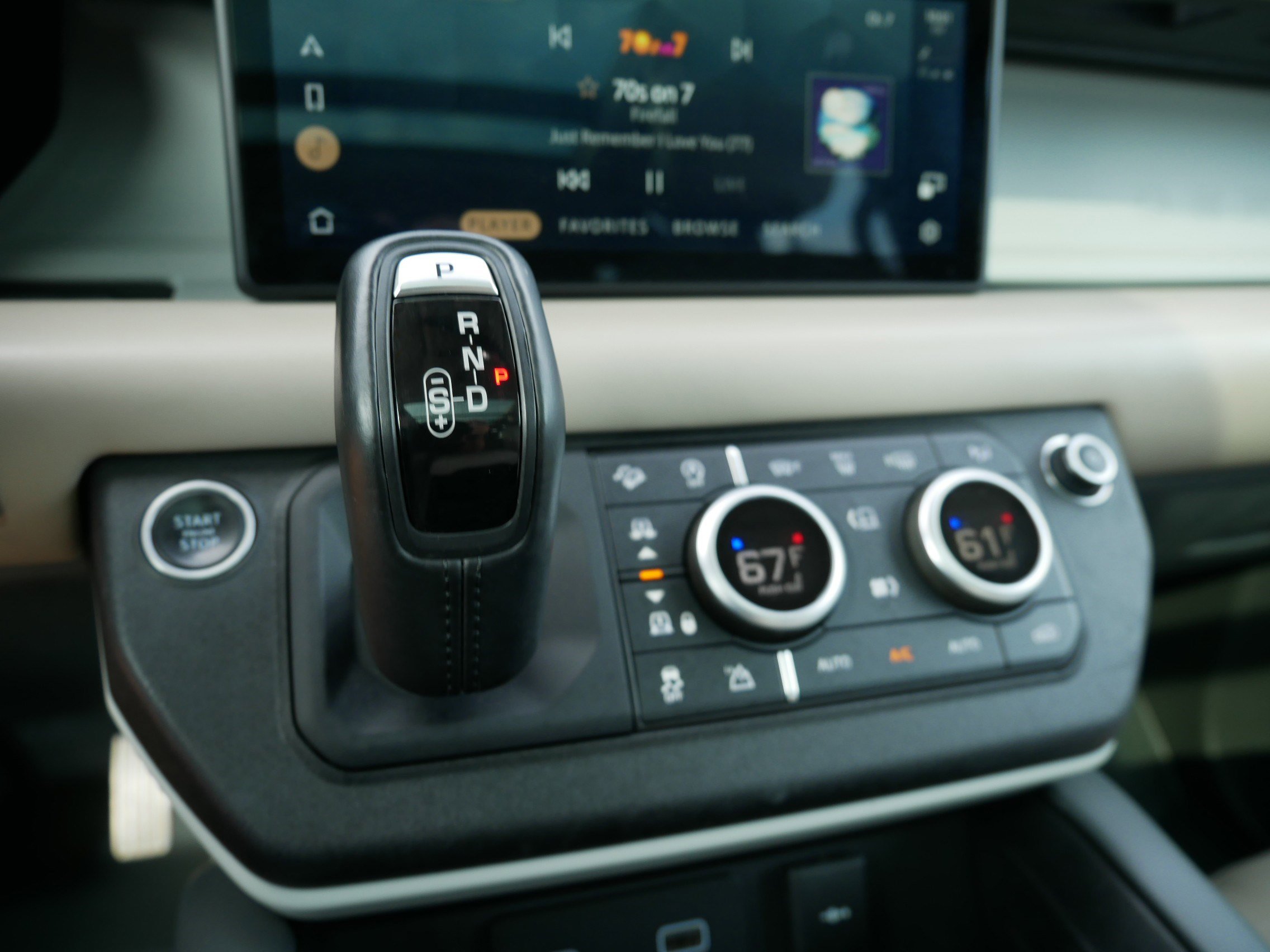 2020 Land Rover Defender HSE photo 24