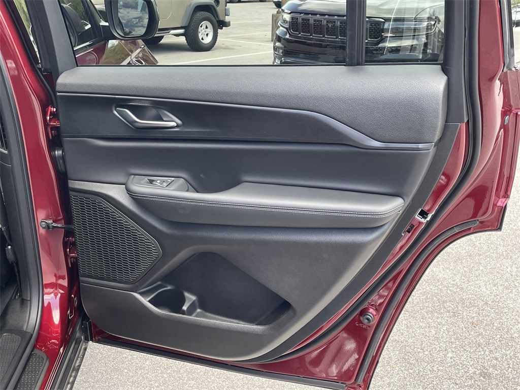 2025 Jeep Grand Cherokee Laredo photo 30