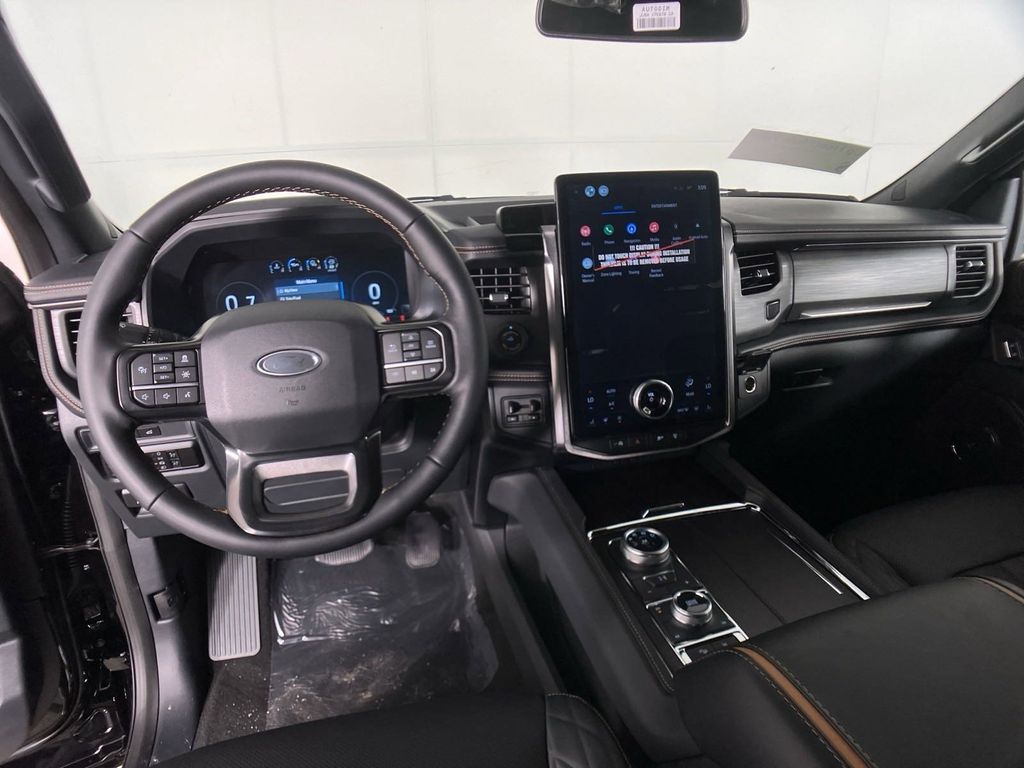 2024 Ford Expedition MAX Platinum photo 4