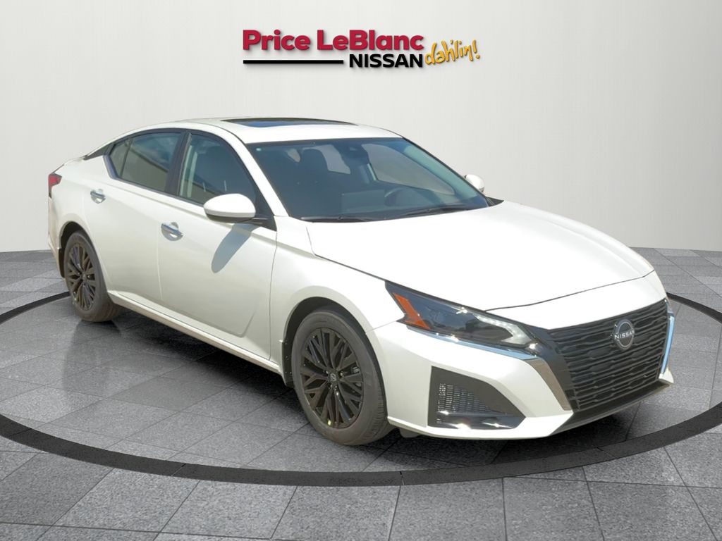 2025 Nissan Altima SV's photo