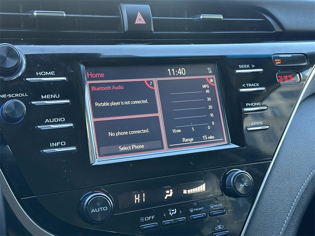 2018 Toyota Camry SE photo 3