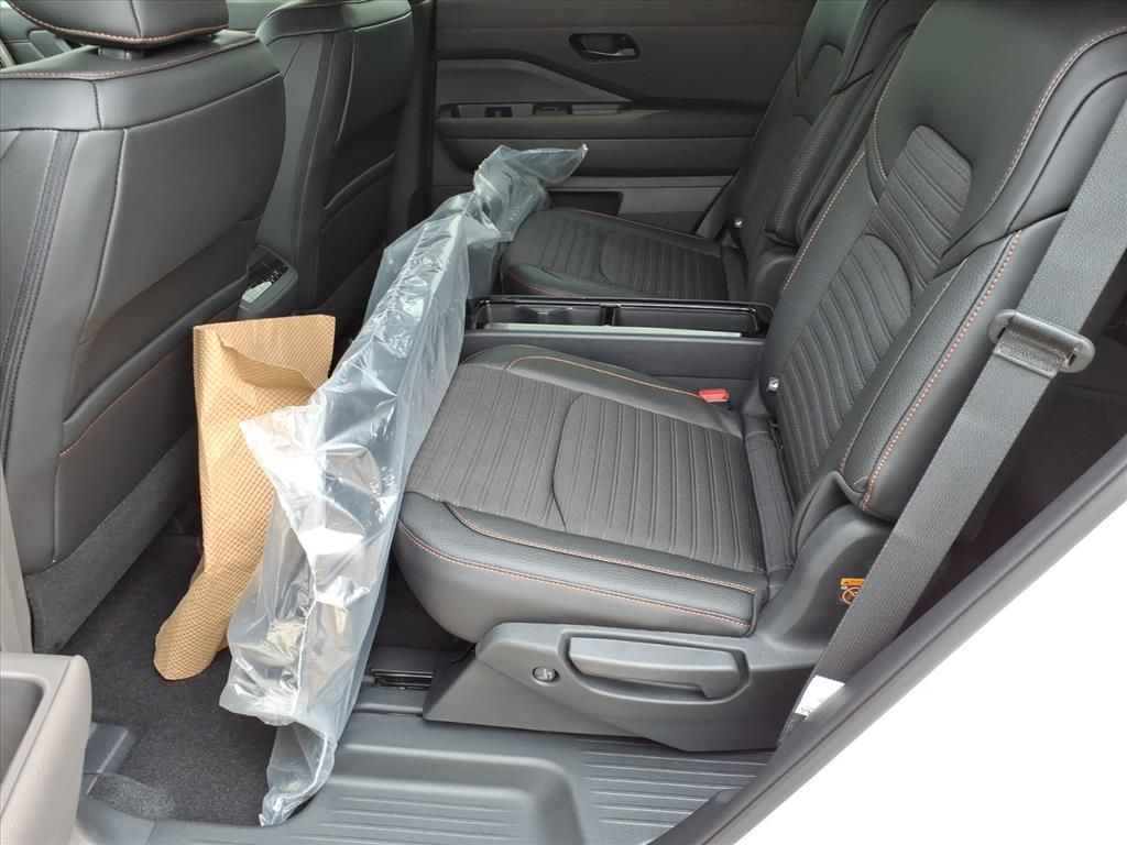 2025 Nissan Pathfinder Rock Creek photo 11