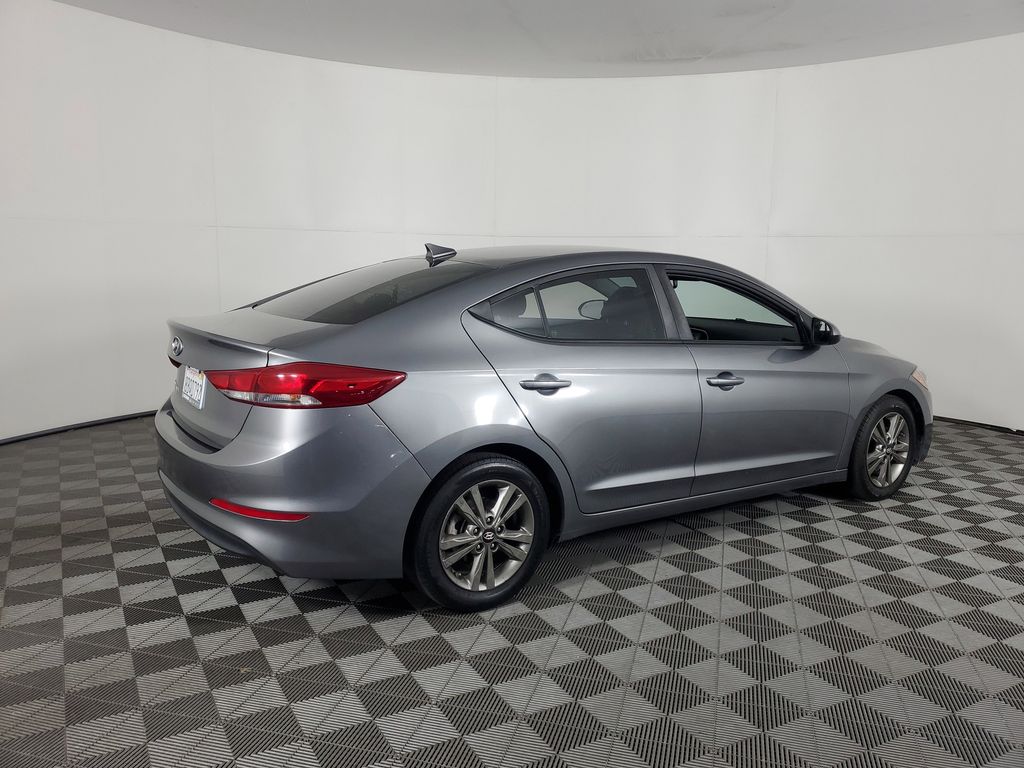2018 Hyundai Elantra SEL photo 4