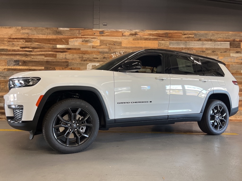 2025 Jeep Grand Cherokee Limited photo 2