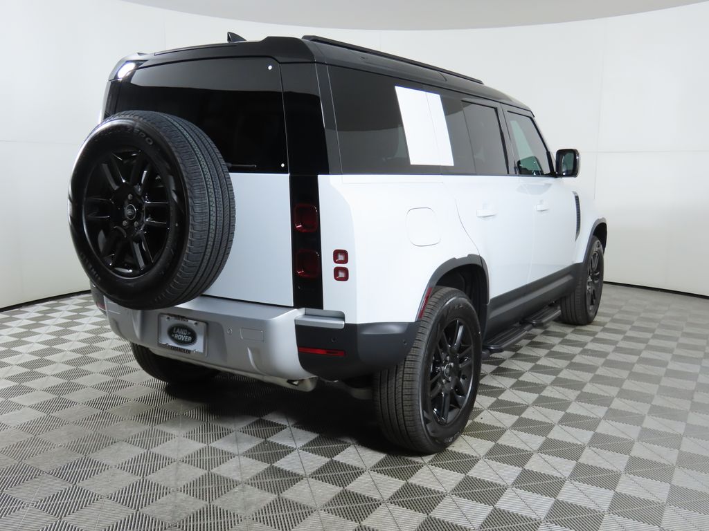 2025 Land Rover Defender 110 S photo 3