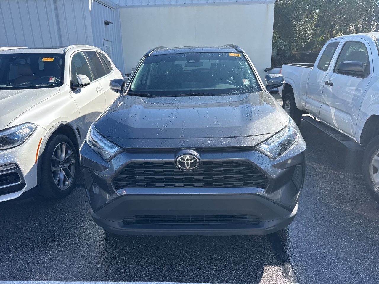 2022 Toyota RAV4 XLE photo 2