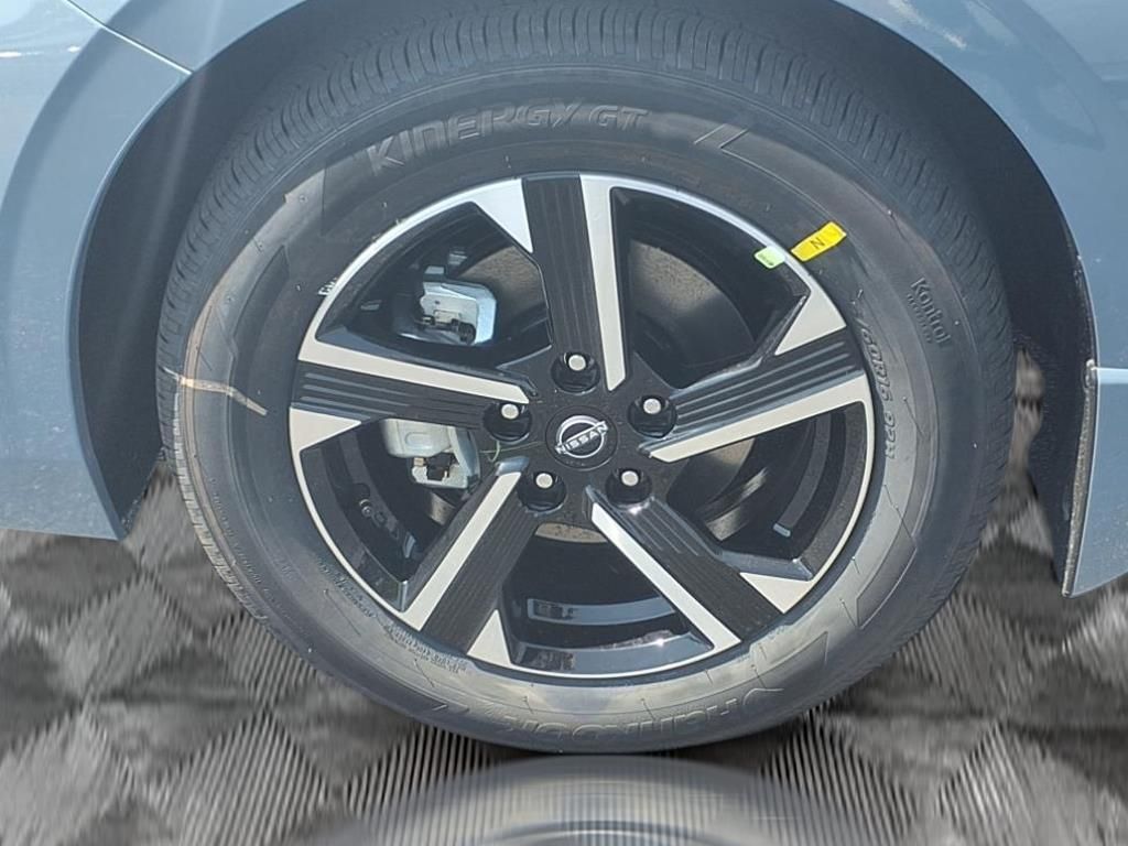 2025 Nissan Sentra SV photo 13