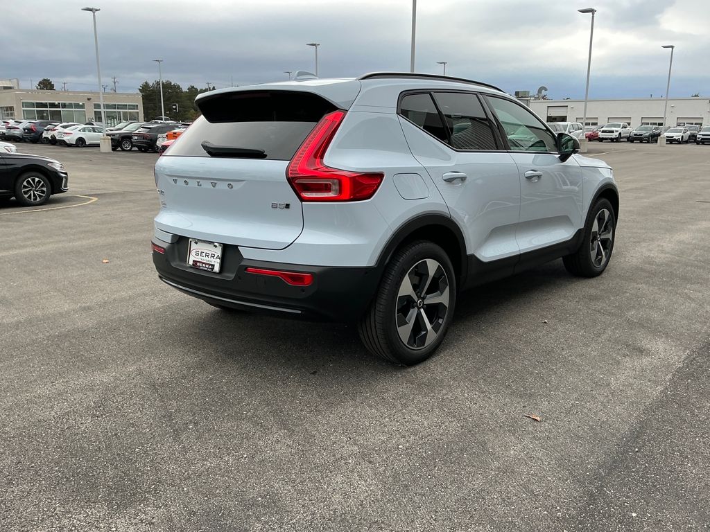2026 Volvo XC40 Plus photo 2
