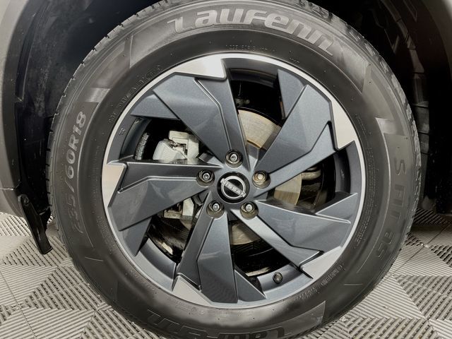 2024 Nissan Rogue SV photo 8
