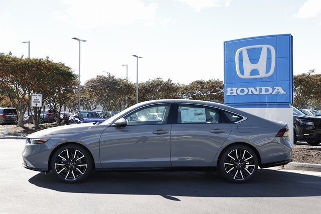 2025 Honda Accord Hybrid Touring photo 3