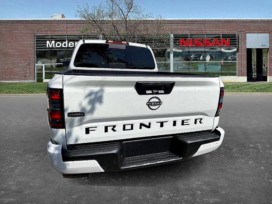 2026 Nissan Frontier Crew Cab SV photo 3
