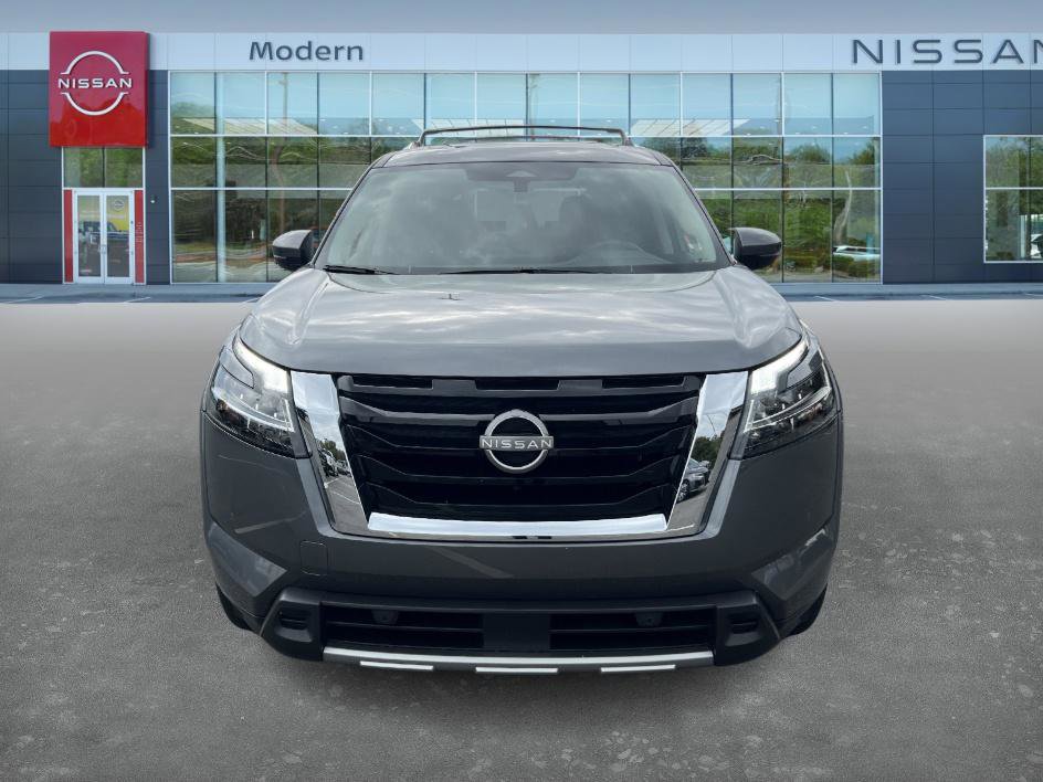 2024 Nissan Pathfinder SL photo 2