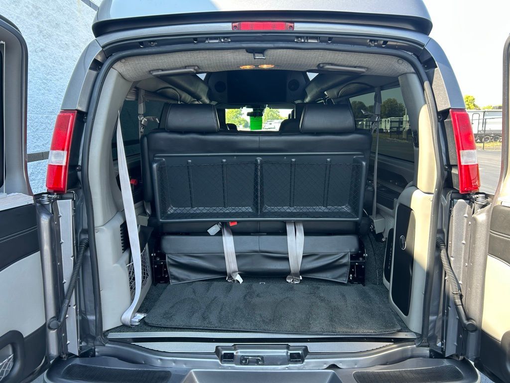 2021 Chevrolet Express LS photo 4