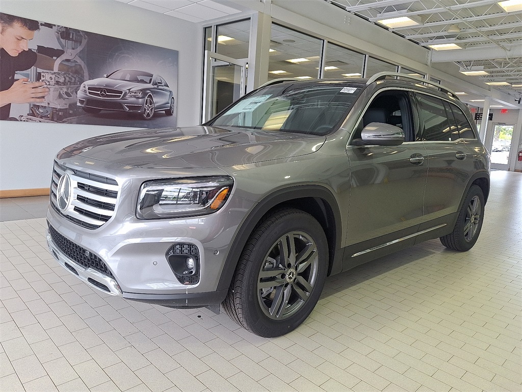 2026 Mercedes Benz GLB 250 4MATIC photo 2
