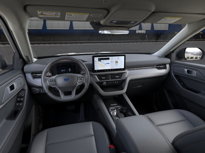 2025 Ford Explorer photo 4