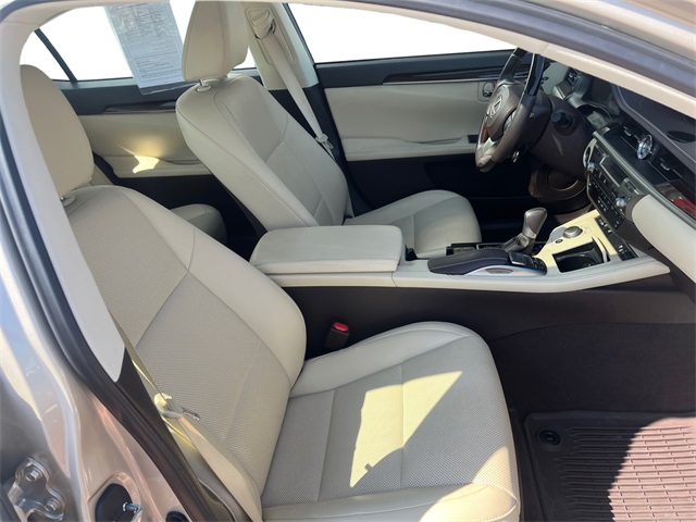 2017 Lexus ES 350 photo 11