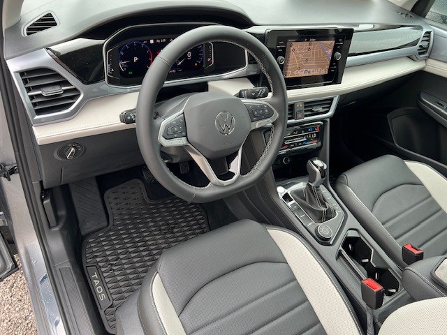 2025 Volkswagen Taos SEL photo 12
