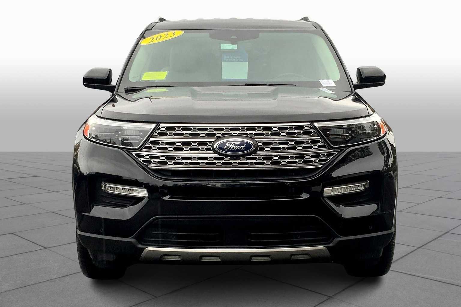 2023 Ford Explorer Limited photo 3