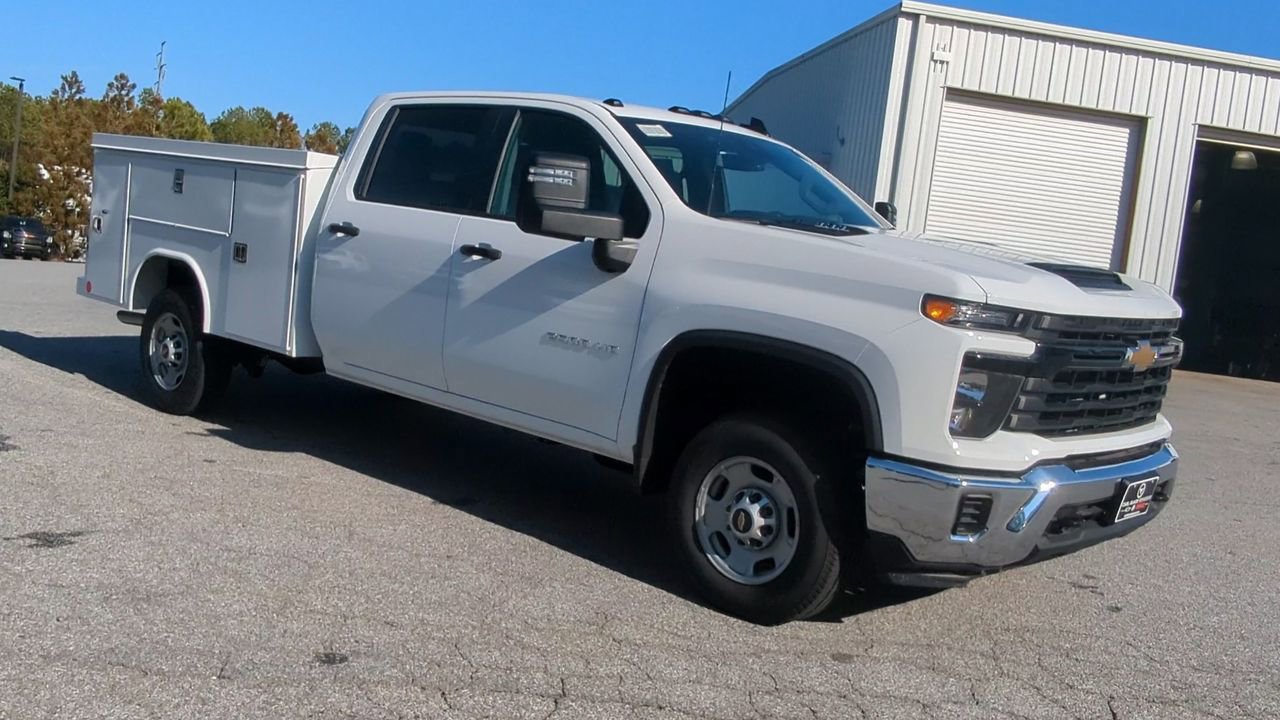2024 Chevrolet Silverado 2500HD photo 2