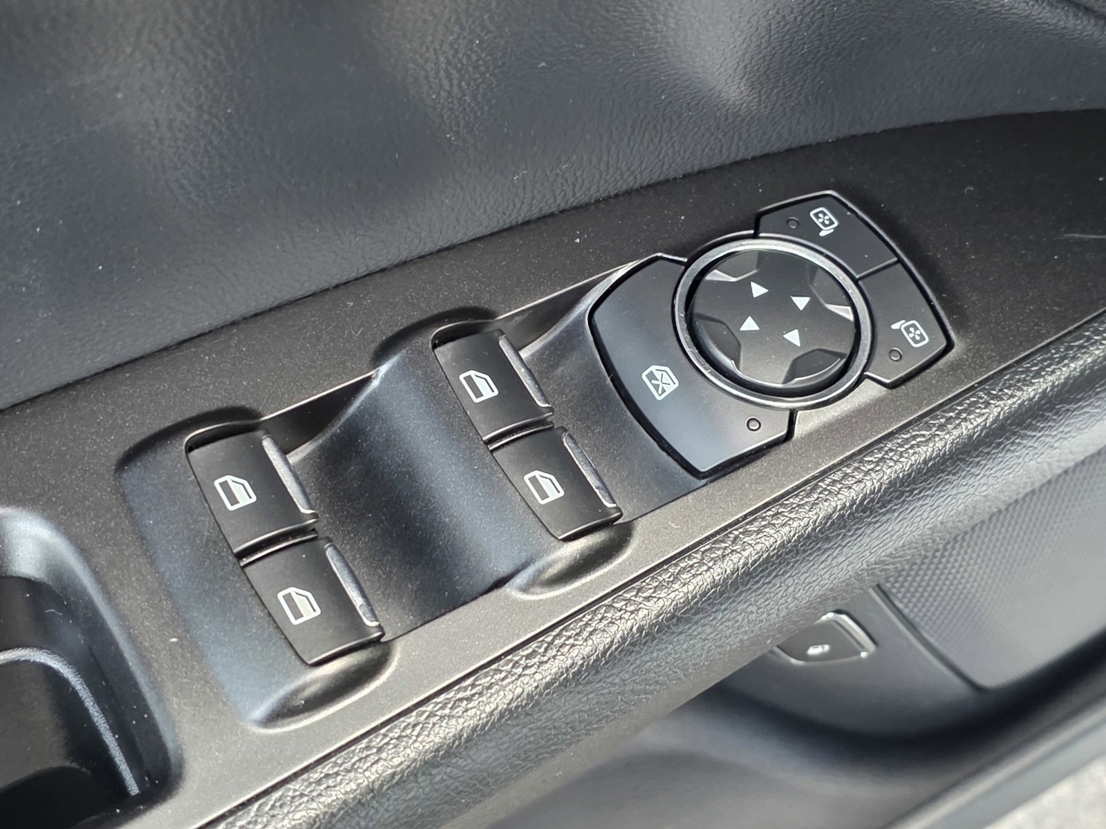 2017 Ford Fusion Energi SE photo 21