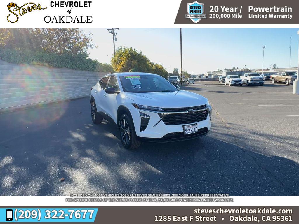 2025 Chevrolet Trax photo 3