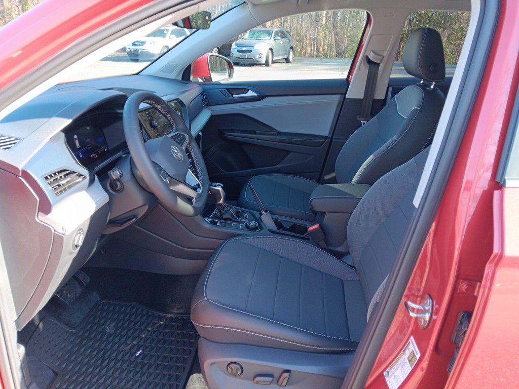 2024 Volkswagen Taos SE photo 9