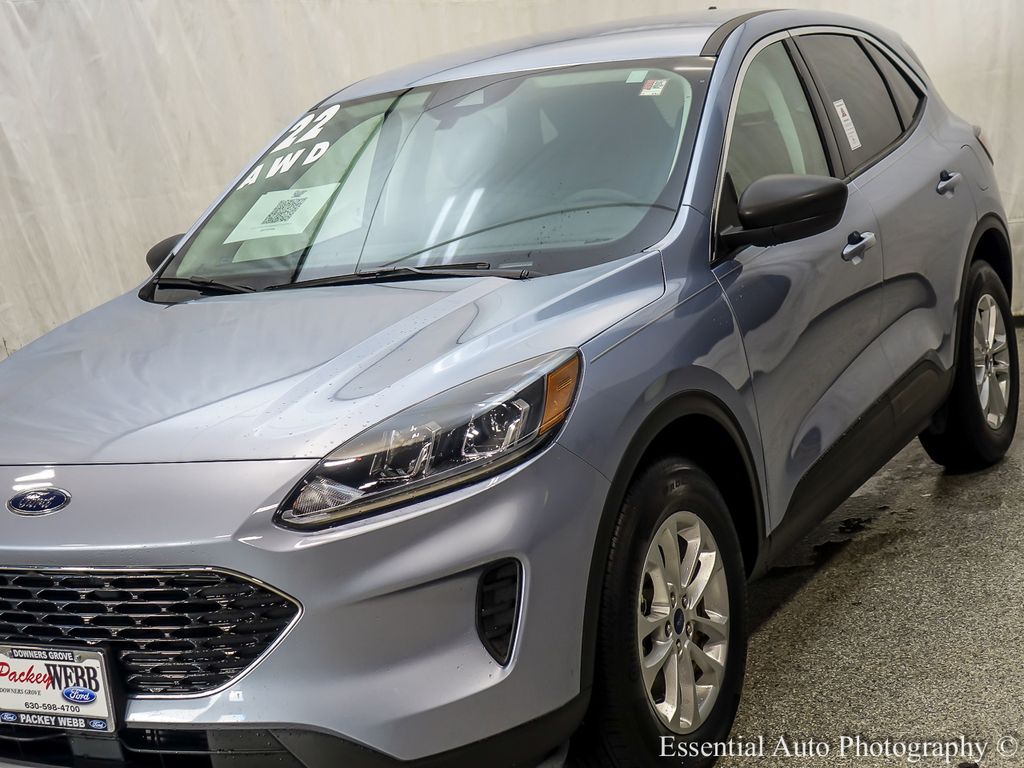 2022 Ford Escape SE photo 2