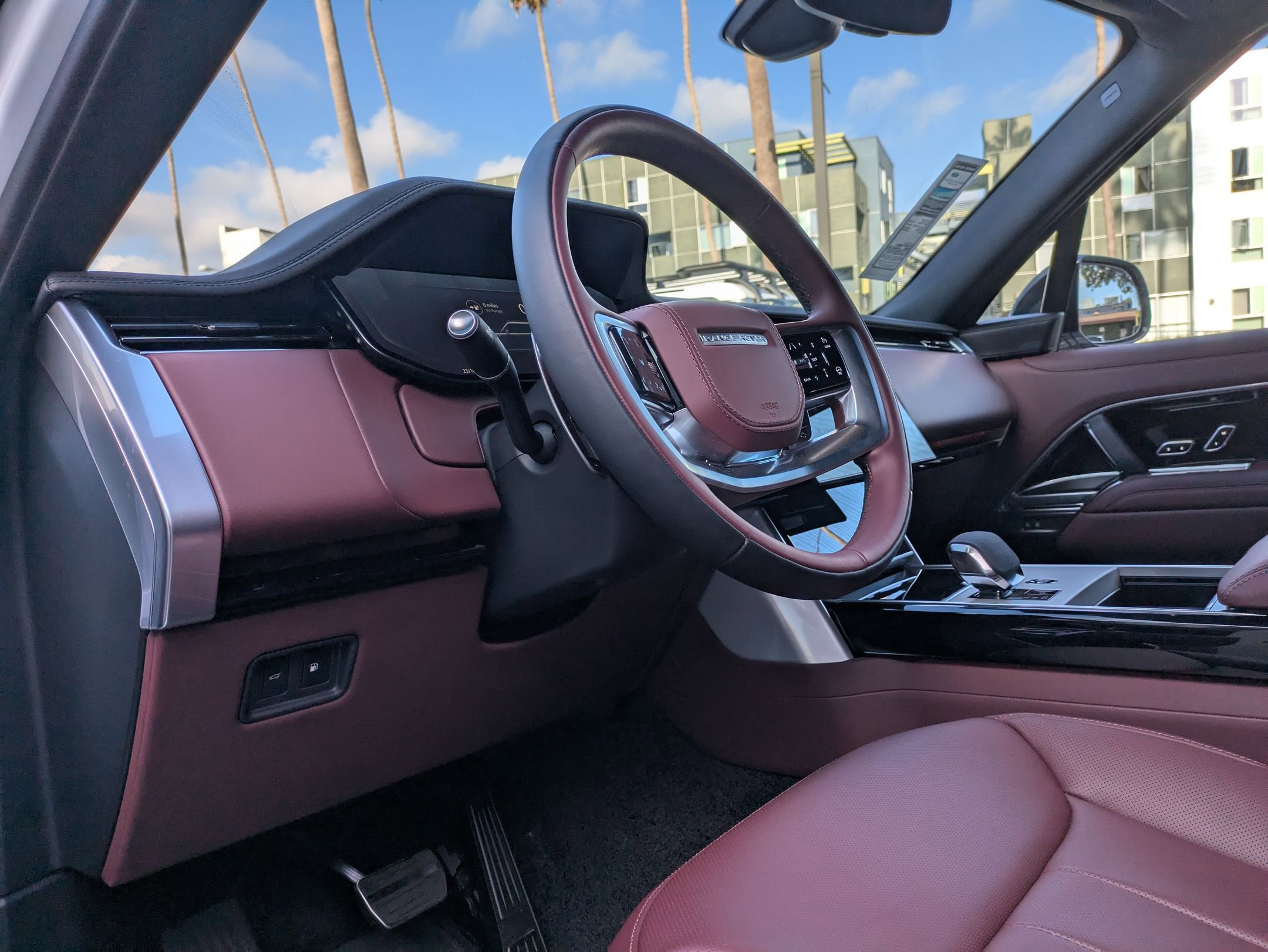 2025 Land Rover Range Rover SE photo 2