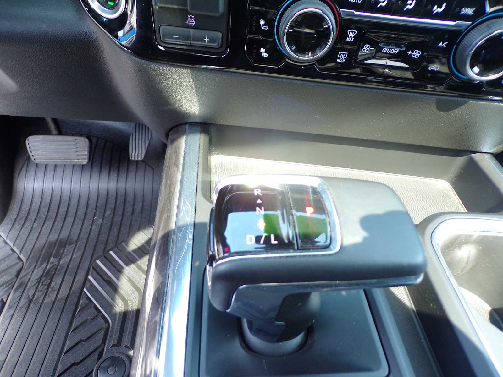 2023 Chevrolet Silverado 1500 LTZ photo 14
