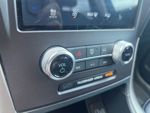 2021 Ford Edge SEL photo 17