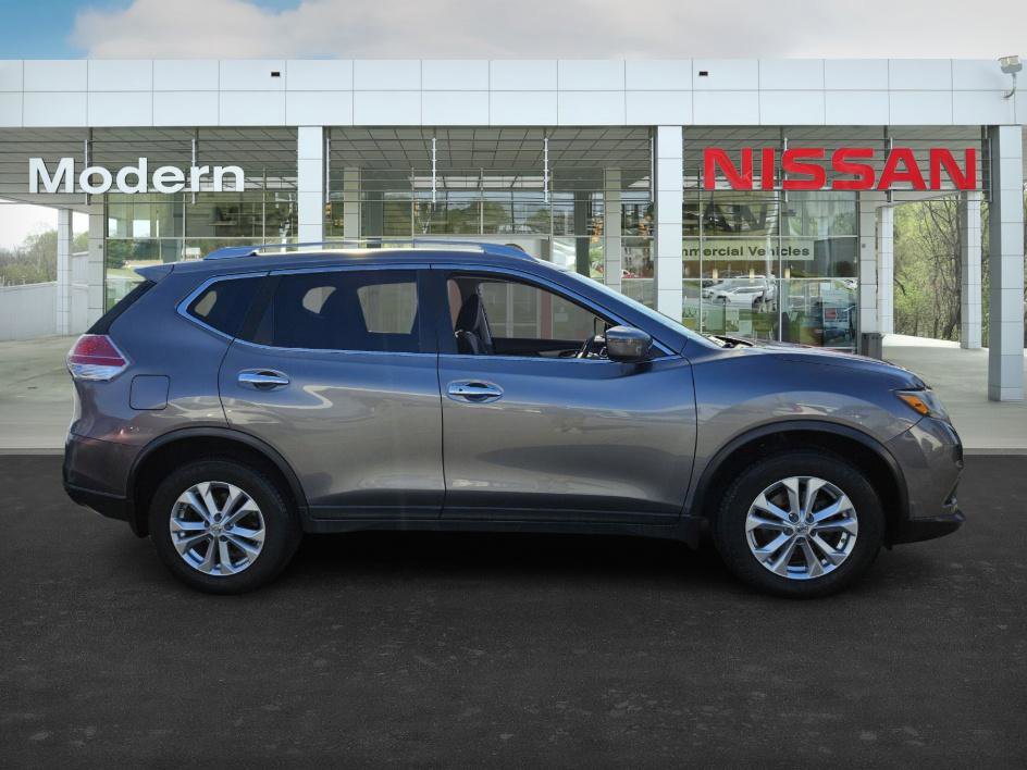 2016 Nissan Rogue SV AWD photo 3